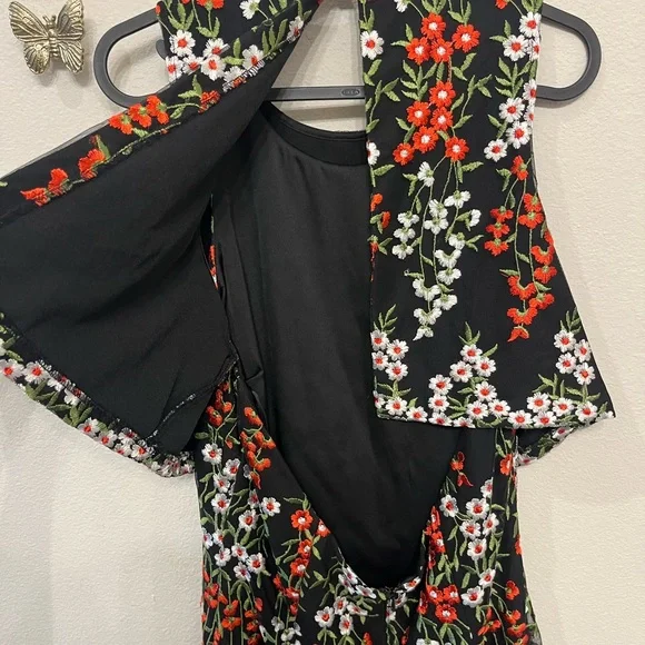 Gianni Bini Black and Red Embroidered Floral Midi Dress Open Back Size 6 - Picture 10 of 10